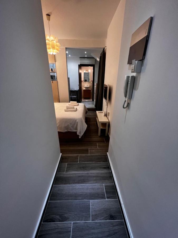 Small Budget Diamond Apartment In Agias Sofias. Tesalónica Exterior foto